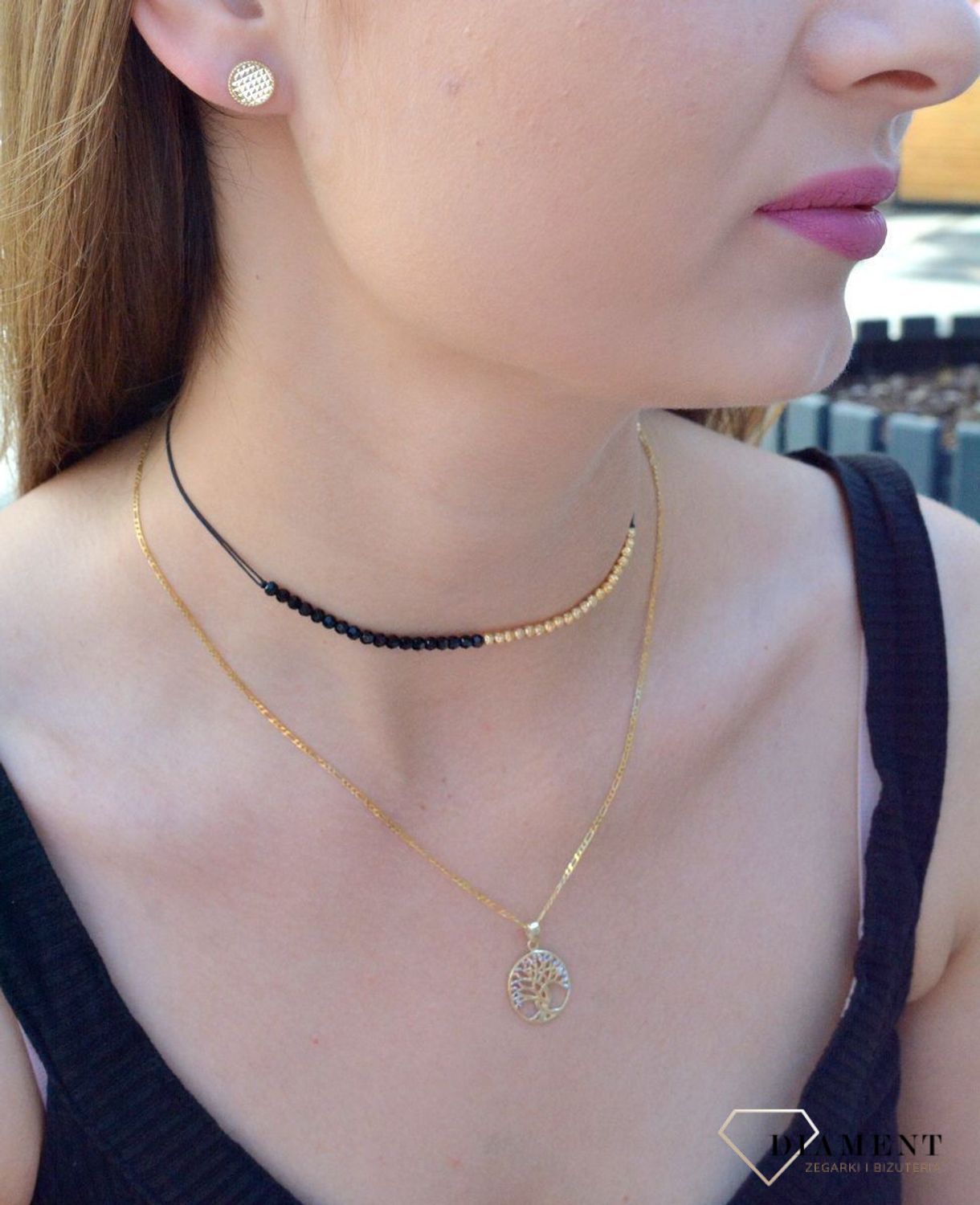 Kolczyki złote 333 okrągłe blaszki grawerowane KL 9509 333 Kolczyki złote okrągłe to klasyka w najlepszym wydaniu wykonane ze złota, próby 333. Kolczyki będą idealnym dodatkiem do każdej stylizacji. Kolczyki maja okrągły, kształt.jpg